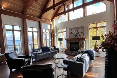 Image de Luxury 4-Season Lakefront Cottage on Lake Muskoka!