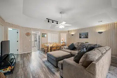 Image de 4 Bedroom Cottage in the Shore Drive section