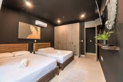 Image de Santos Premium W/Chef/ Masseuse!