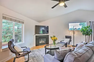 Image de Pet-Friendly Bend Home w/ Hot Tub & Patio!