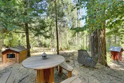 Image de Peaceful + Private Mariposa Cabin on 2 Acres!