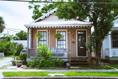Image de Basecamp - In Beautiful Downtown Pensacola!
