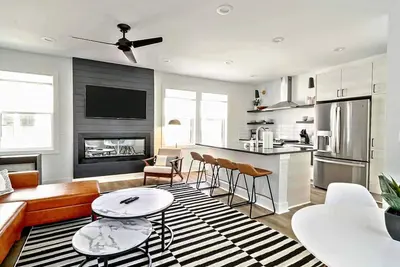 Image de 26th and Pacific with Ocean Views!