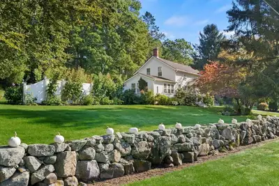 Image de Beautiful Haversham Compound-Farmhouse, Cottage and Game Room!