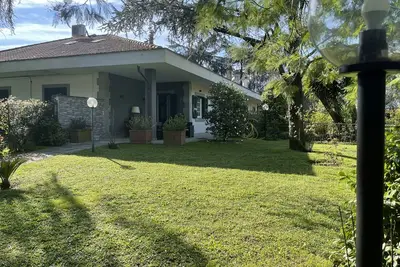 Image de Delightful stylish house with private romantic garden