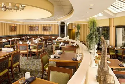 Image de Rare Find! Accessible unit w/ onsite Restaurant & Bar