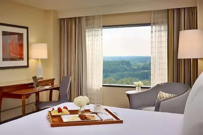 Image de Vacation Day Is Always A Great Idea! Enjoy Comfortable unit. Near Gwinnett Place