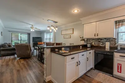 Image de Pet Friendly ~ Resort Amenities ~ Near the 76 Strip ~ Free Tickets Included! (Pr50-4)