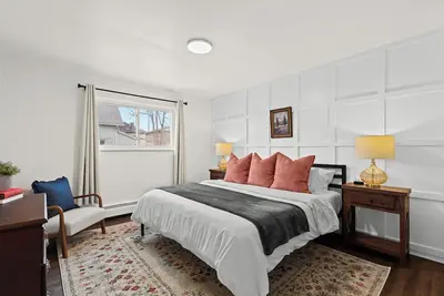 Image de Spacious 2br Flat | King Bed | Downtown Mt. Clemens