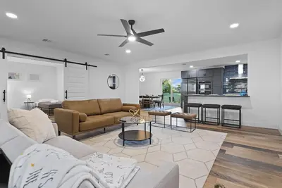 Image de Modern Spacious min to Downtown/Domain *King Bed*