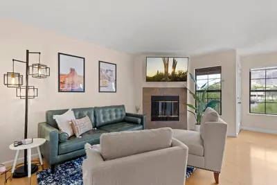 Image de Desert Hideaway - Modern 2 Bdr w/ Mountain Views, Pool, & Hot Tub