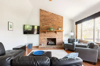 Image de Ridgetop Retreat near Asheville, Hot Tub & Views!