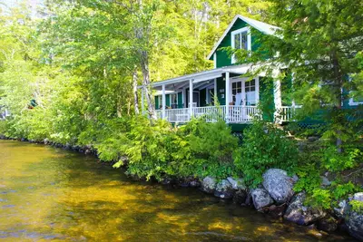 Image de Charming dog-friendly cottage with water view & access, private dock & row boat