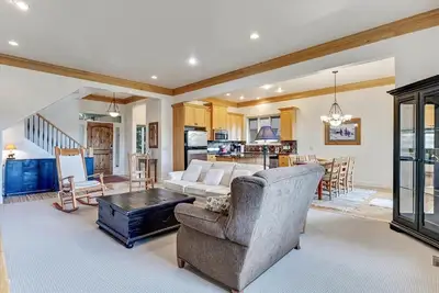 Image de Beautiful 30+ Day Stay - Include Gym & Pools!