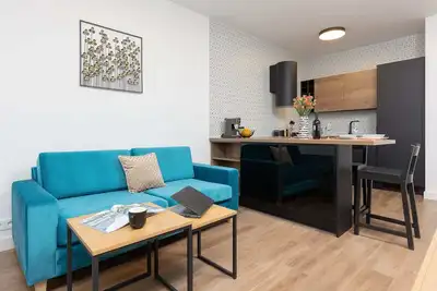Image de Al. Solidarności 60b| Studio for 4 Guests| Parking