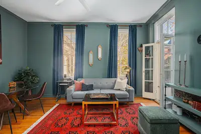 Image de Bright + Airy Digs in Heart of City, Walk Everywhere by Lucky Savannah