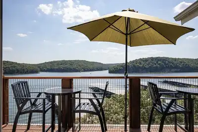 Image de Amazing Lake Views with Pool, Loft, & Balcony