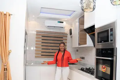 Image de Gorgeous Luxury 2 Bedroom Apartment Gillant Luxury Homes