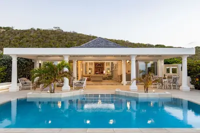 Image de La Perla Classic- 1 Br Beachfront Luxury Villa