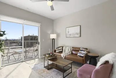 Cozysuites Paradise under the palms w/ Pool! 21