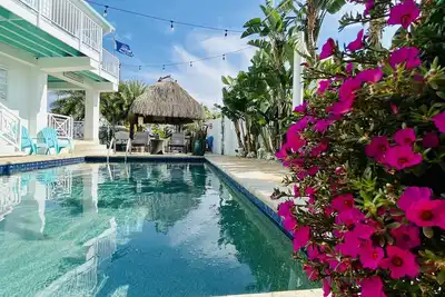 Image de Water Front Home With Pool and Dock Three min From Atlantic Ocean