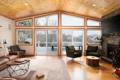 Image de Mountain Chalet with Stunning Views & Private Hot Tub