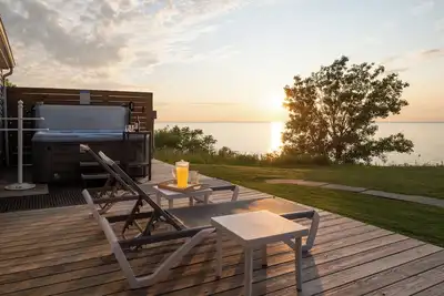 Geneva, Direct Lakefront, Hot Tub, Ohio's Wine Country