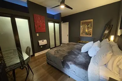 Image de 3 Br / 2 Bth unit steps to the beach and close to Loyola