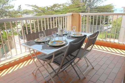 Image de T2+Garage fermé Plage  Bonnegrâce  à 4 minutes Sanary à 12 min à pieds