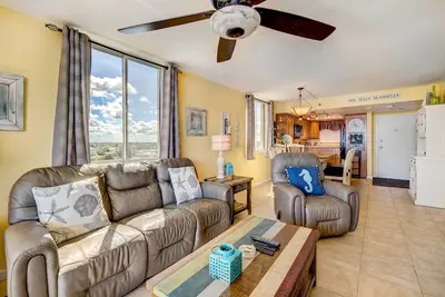 Image de Pool Access: Waterfront Hudson Condo!