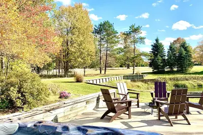 Image de Secluded Lodge with hot tub