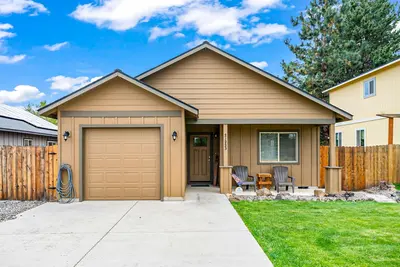 Image de Comfortable home with grill, deck, enclosed yard, & W\/D - great location