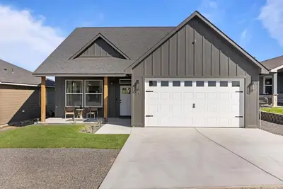 Image de New Home-HotTub 3 bd. Golf Course-Lake View!