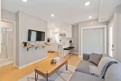 Image de Beautiful Modern home peaceful location