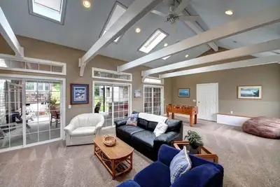 Seaside Manor: Family friendly with, great place for large group.