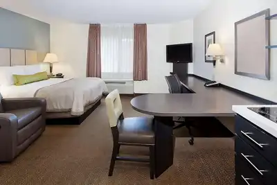 Image de Looking for Quick Escape? 4 Convenient Rooms w/ Spacious Living Room! Parking