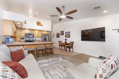 Image de Las Palmas All Inclusive Resort | Overlooks Main Pool Area | Top Floor Views | #1638