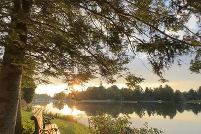 Image de Riverside Oasis w/hot tub, glass cabin, pool table