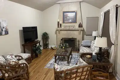 Image de Classic comfort at Grand House. 2 bed 1 bath home.