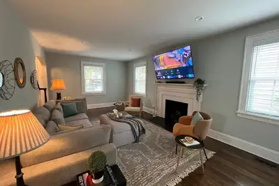 Image de Spacious 2900 Sq Feet House In Ginter Park, 10 min to Everywhere