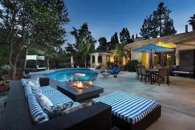 Beverly Hills 4bd Tennis Estate w/ Gym, Pool & Spa