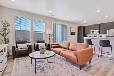 Image de Stylish 2 bedroom townhome