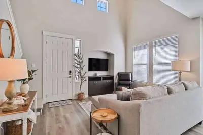 Image de Sophisticated 3 bedroom townhome