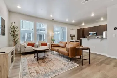 Image de Elegant 2 bedroom townhome