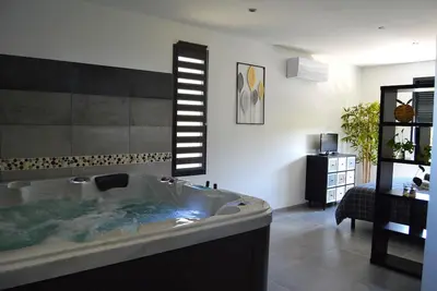 Image de Mille & un iris villa de vacances avec jacuzzi Ă la campagne