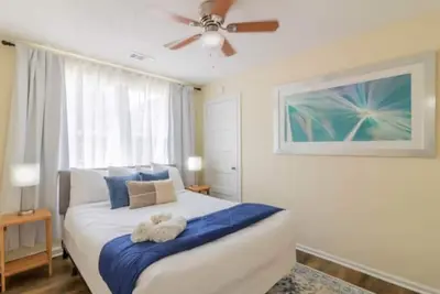 Image de Near Downtown - The Delightful Double - Units A&B