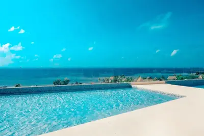 Image de Paradise Awaits at Trendy Condo, Fantastic Rates!