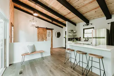 Stylish Home w/Hot Tub in Laurel Valley!