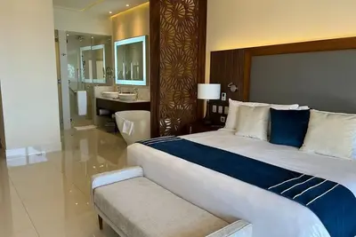 Image de Three Bedroom Penthouse Suite Ocean front at Villa La Valencia