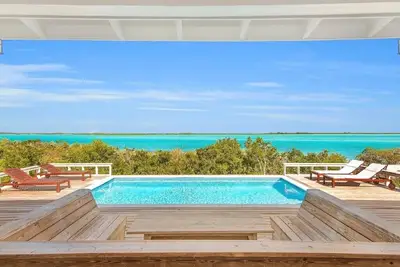 Image de Last minute opportunity! Surf House: 4br Beachfront w/pool